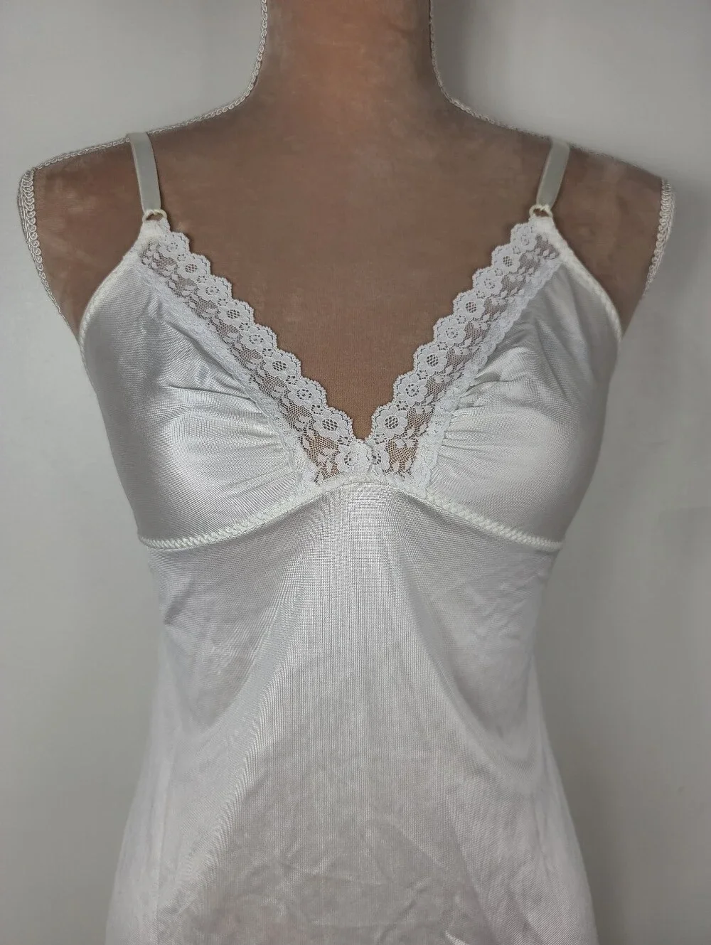 Vintage ILGWU Ivory White Nylon Lace Trim Midi Full Slip Retro Lingerie 32 - Picture 6 of 16